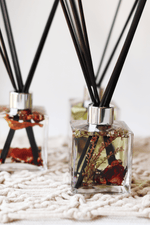 Load image into Gallery viewer, reed diffuser, Japanese honeysuckle scented, Japanese honeysuckle, diffuser, floral scent, floral diffuser, gift ideas, home decor, fresh scent
