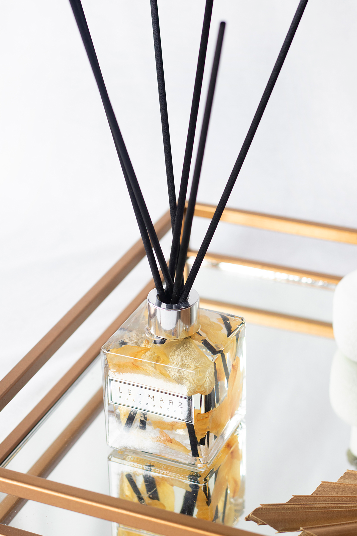 reed diffuser, white rose scented, white rose and bergamot, diffuser, floral scent, floral diffuser, gift ideas, home decor, fresh scent