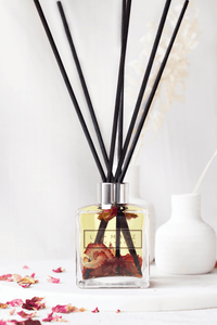 reed diffuser, strawberry scented, champagne and strawberries, diffuser, fruity scent, fruit diffuser, gift ideas, home decor, 
