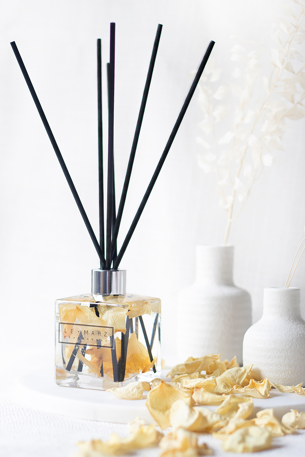 reed diffuser, white rose scented, white rose and bergamot, diffuser, floral scent, floral diffuser, gift ideas, home decor, fresh scent