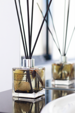 Load image into Gallery viewer, Black Sea Salt Reed Diffuser. Infused Luxury Reed Diffuser. Fresh scented home fragrance
