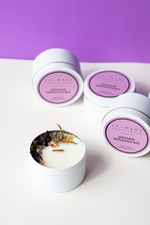 Load image into Gallery viewer, ‘Sensory Collection’ is our miniature wood wick candle range. Mini travel tin wood wick candle with dehydrated botanicals aesthetics. Fresh, fruity and floral scented candle for gift or home decor or home fragrances. Japanese Honeysuckle candle

