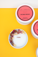 Load image into Gallery viewer, ‘Sensory Collection’ is our miniature wood wick candle range. Mini travel tin wood wick candle with dehydrated botanicals aesthetics. Fresh, fruity and floral scented candle for gift or home decor or home fragrances. Lychee Peony candle
